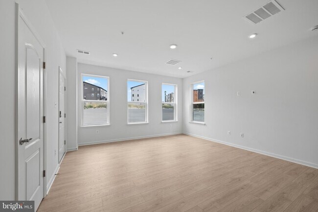 Building Photo - 9942 -A Count Fleet Cres