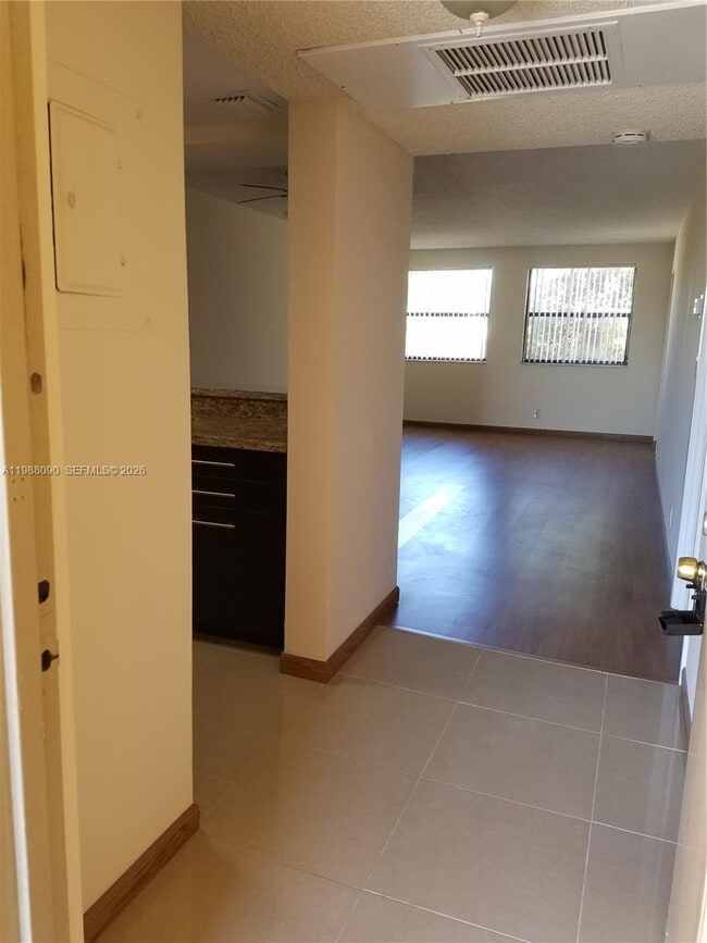 Building Photo - 8180 Geneva Ct