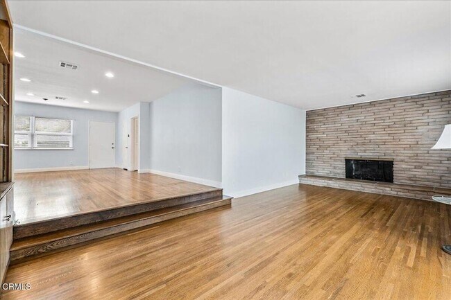 Building Photo - 2701 Jolley Dr