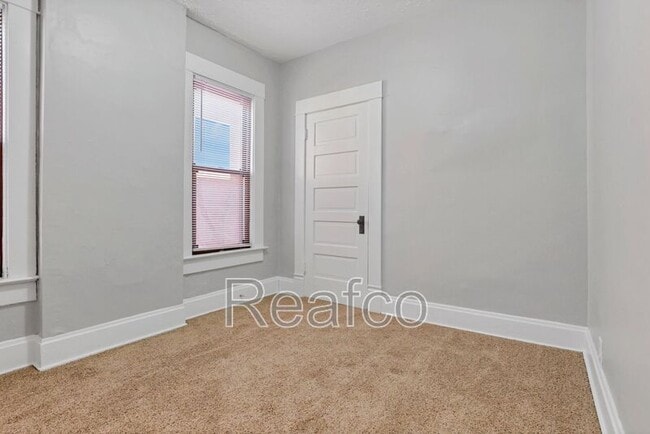 Building Photo - 1458 Bryden Rd