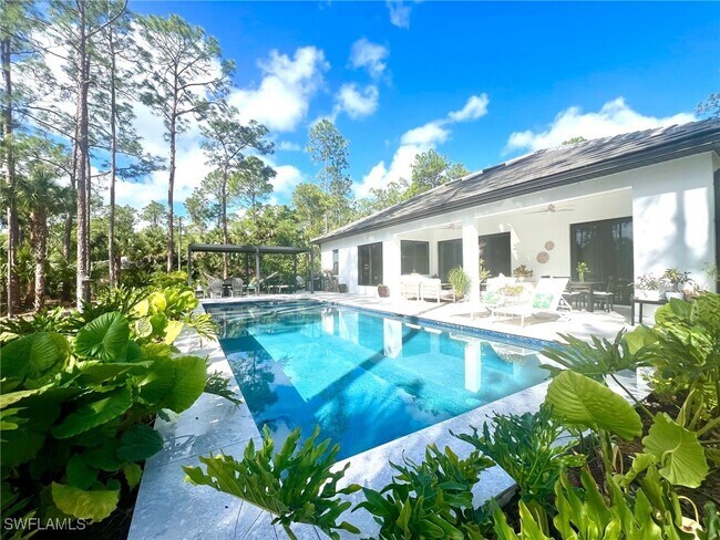 Building Photo - 510 12th Ave NE