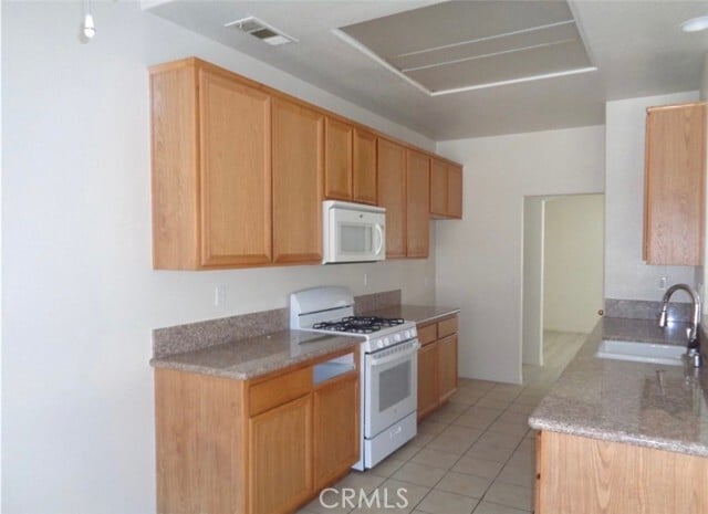 Building Photo - 15930 Oak Ct