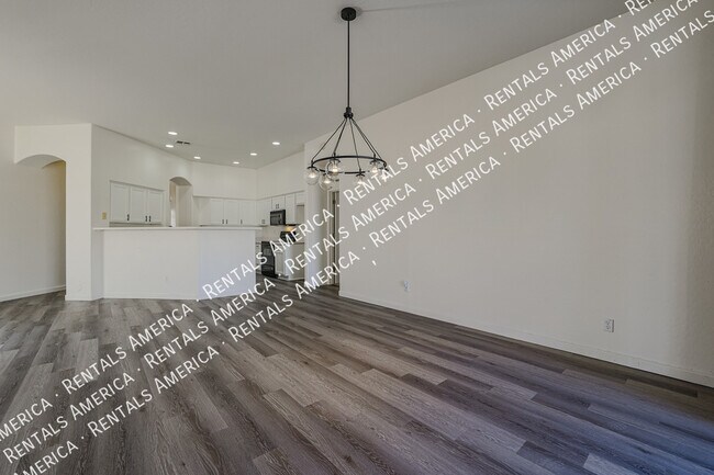 Building Photo - 2126 E Fawn Dr