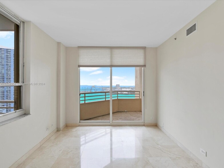 Building Photo - 888 Brickell Key Dr