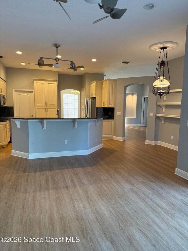 Building Photo - 751 Carriage Hill Rd