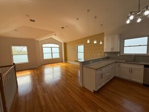 Building Photo - 398 Cator Ave