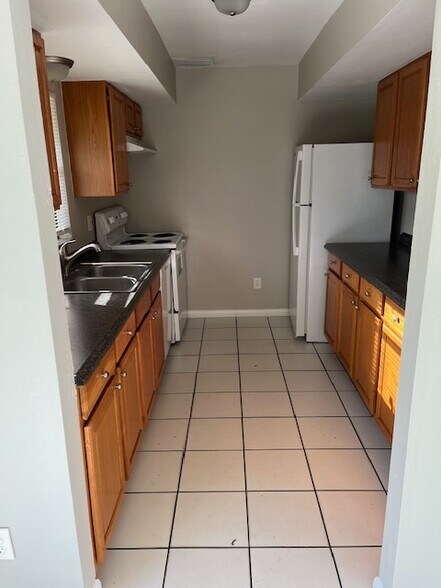 Building Photo - 17395 Dumont Dr