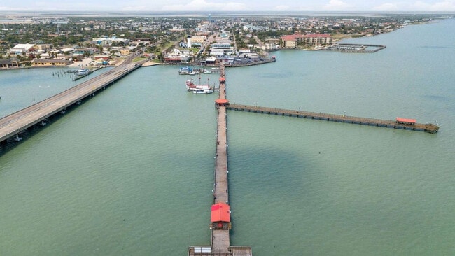 Building Photo - 793 E Oyster Dr