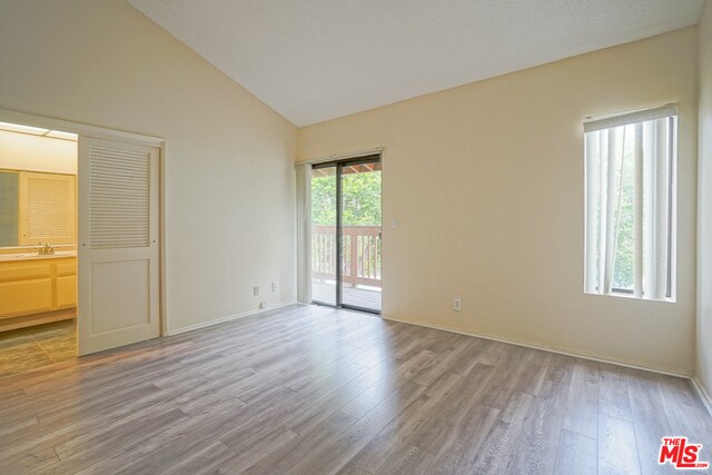 Building Photo - 5760 Owensmouth Ave