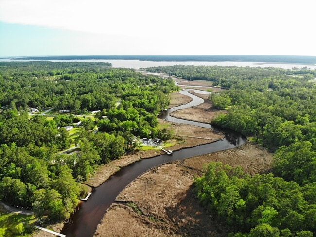Building Photo - 150 Long Pond Loop