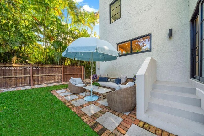 Building Photo - 151 NE 43rd St