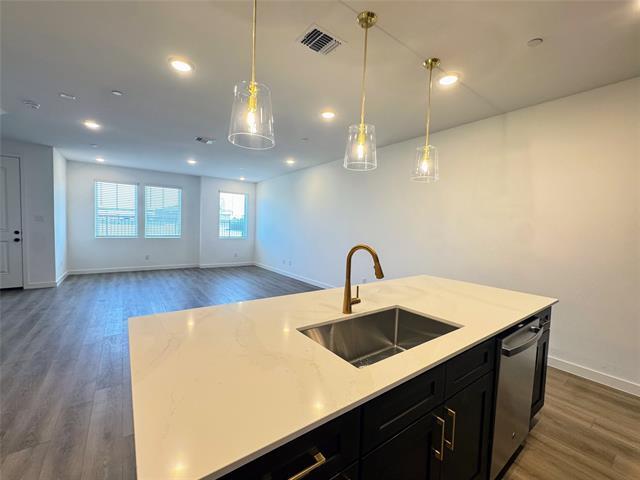 Building Photo - 5720 Lakeview Dr