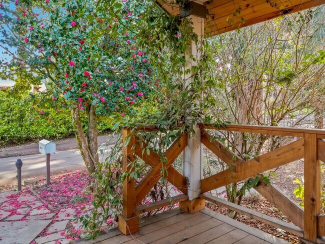 Building Photo - Adorable, fully updated 1-bdr/1-bath Milwa...