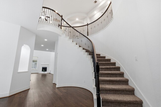 Building Photo - 135 Deerfield Meadow Dr