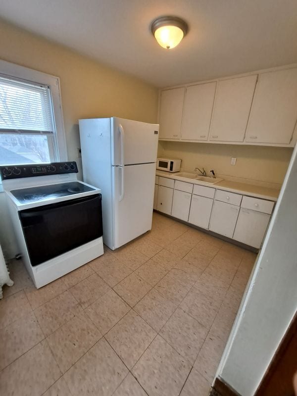 Building Photo - 619 W 16th St