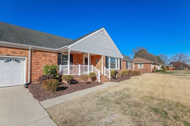 Building Photo - Beautiful for rent home located in central Virginia Beach