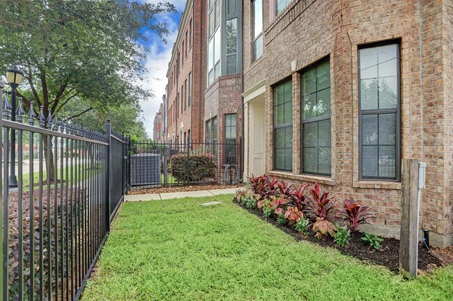 Building Photo - 2110 Shearn St