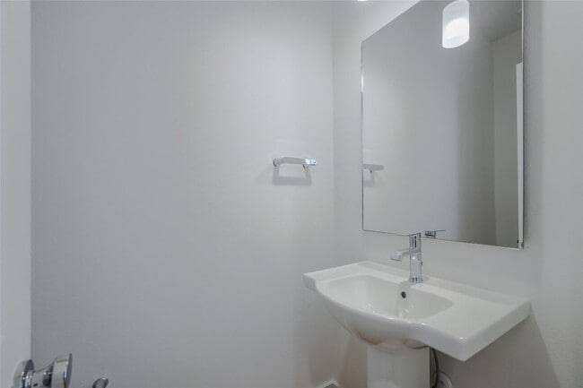 Building Photo - 7609 Victory Reserve St