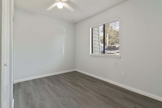 Building Photo - "Coastal Charm Awaits: Stylish 2-Bed Condo in a watefront complex in Fort Walton Beach!"