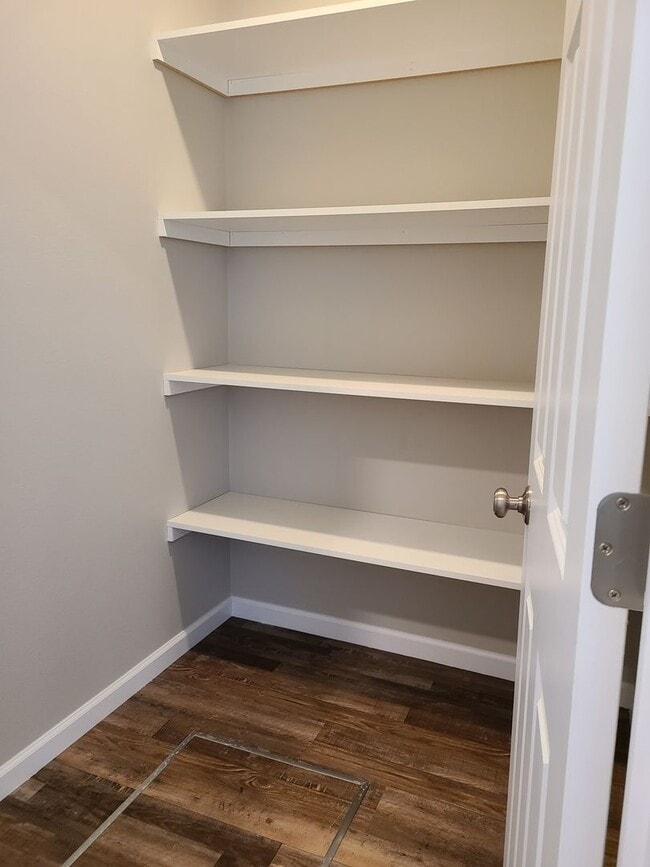 Building Photo - Yelm Creek Estates, 4 Bedroom, 2.75 Bathroom with Den