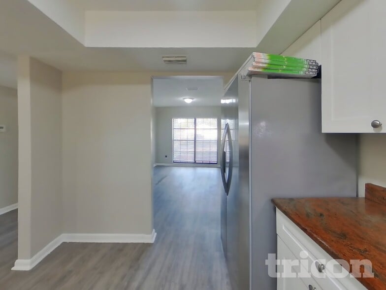 Building Photo - 603 Ephrata Dr