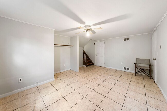 Building Photo - Spacious five bedroom home