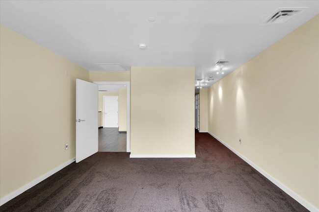 Building Photo - 3,400 SQFT CONDO IN DOWNTOWN CHAMPAIGN W/ ...
