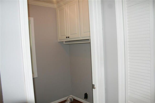 Building Photo - 5855 Maple Creek Dr