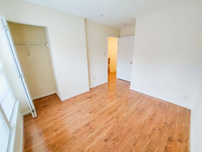 Building Photo - Charming and Updated 3BR/2.5BTH townhome in desirable Germantown, MD