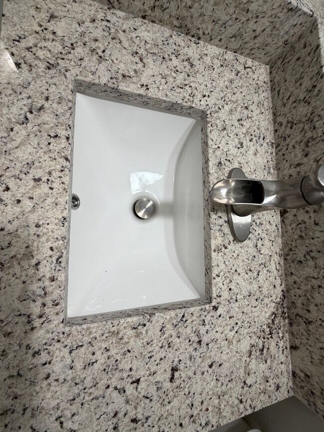 Building Photo - 3328 Pinewood Ave