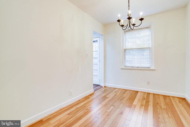 Building Photo - 2822 S Buchanan St