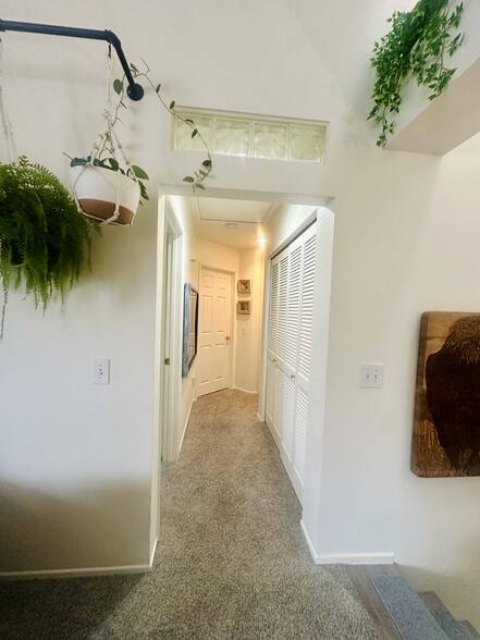 Building Photo - 25072 Leucadia St