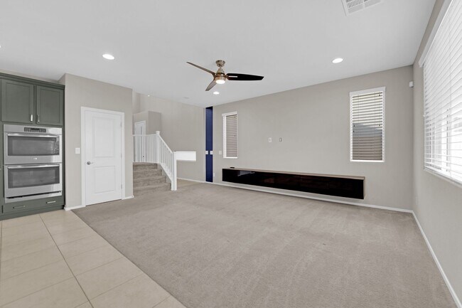 Building Photo - Beautiful House near Durango Curve