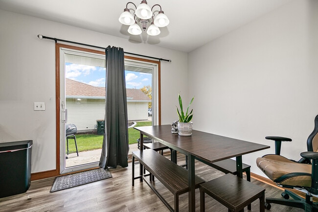 Building Photo - 315 N School St