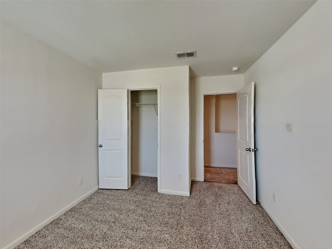 Building Photo - 732 Keeneland Dr