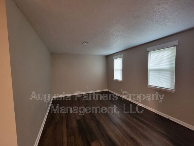 Building Photo - 139 Stoneybrooks Pl
