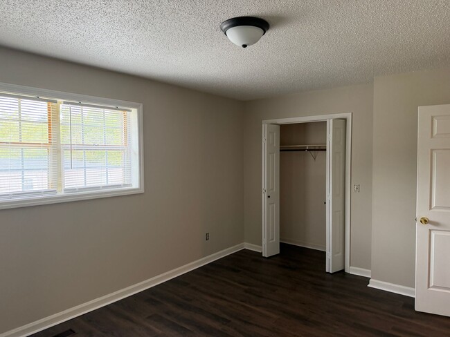 Building Photo - 108 Shadybrook