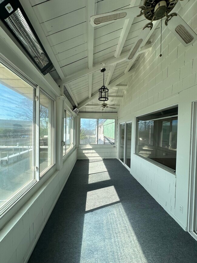 Building Photo - 852 Beach Rd