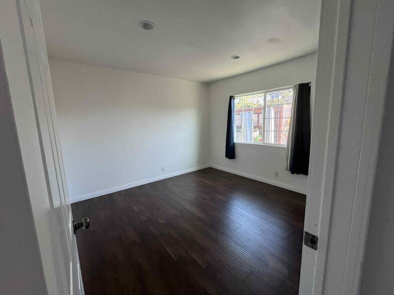 Building Photo - 3552 Whiteside St