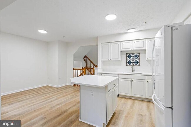 Building Photo - 15 Silver Birch Ct