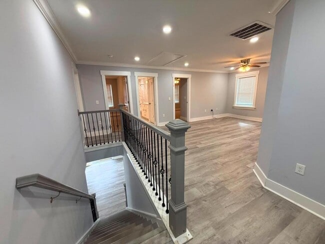 Building Photo - 6810 City View Dr