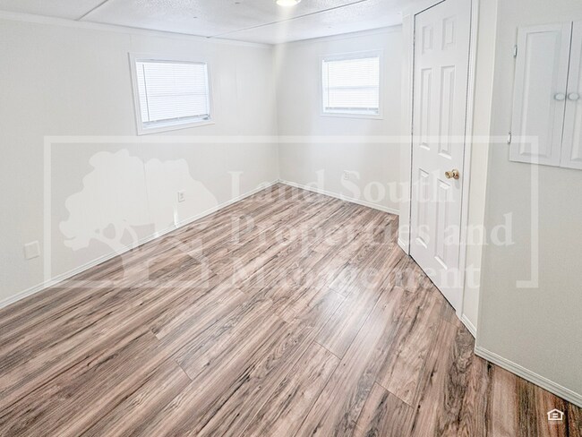 Building Photo - 1611 Slash Pine Rd