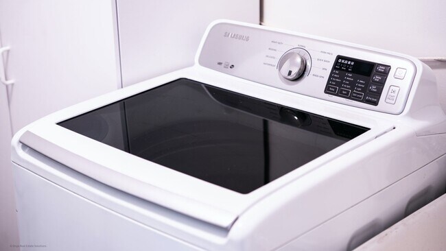 Building Photo - Fully Furnished Ranch Home in Birmingham, MI w/ All Utilities Included