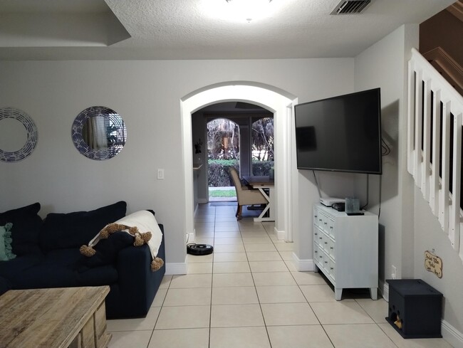 Building Photo - 2888 Hidden Hills Rd