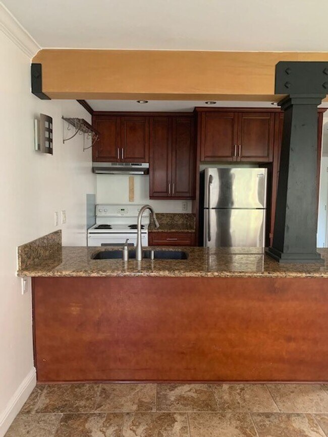 Building Photo - 1bd/1ba Lower, corner unit. Steps from BBQ area and laundry facilities.  Water/Sewer/Trash included!