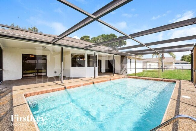 Building Photo - 4141 SW 6th Pl