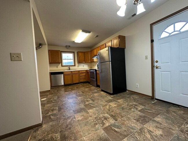 Building Photo - 926 W Belmont-