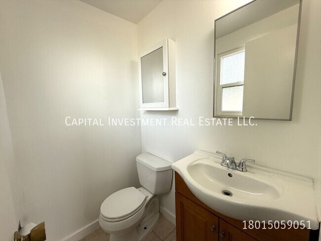Building Photo - 1047 E 5235 S