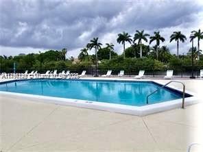 Building Photo - 3401 N Country Club Dr