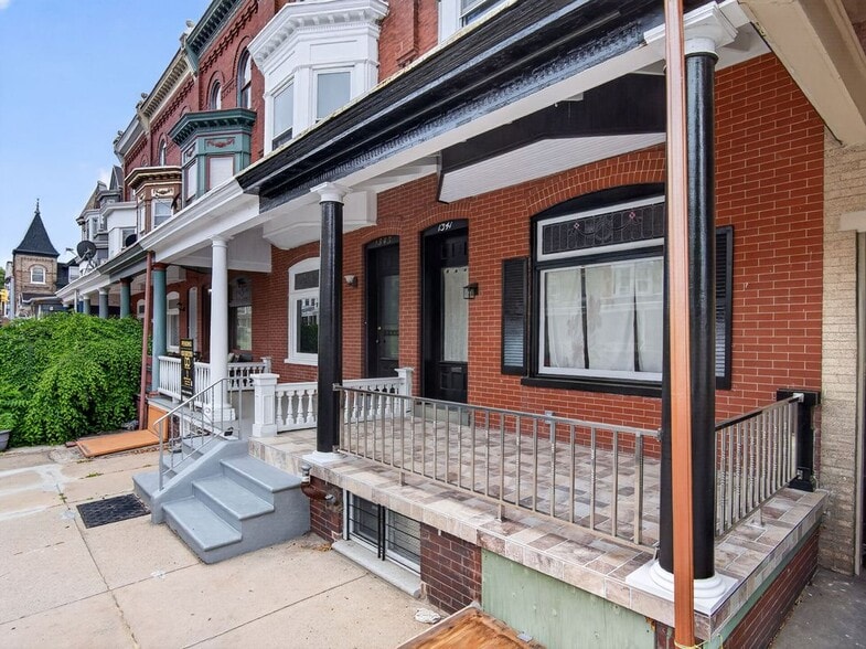 Building Photo - 1341 W Chew St